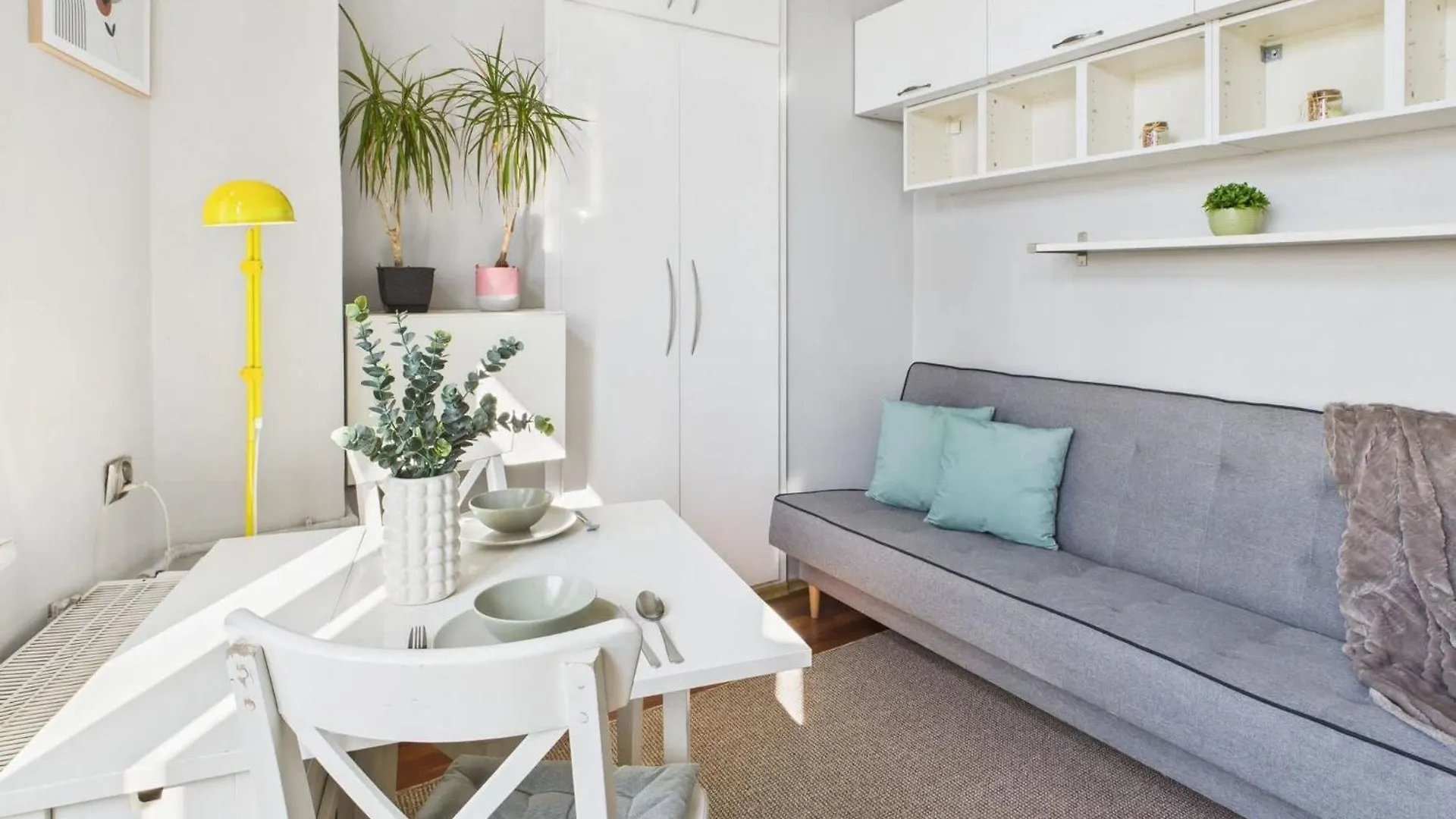 Exceptional Studio Located Near Royal Baths Park By Noclegi Renters Varsovia Polonia